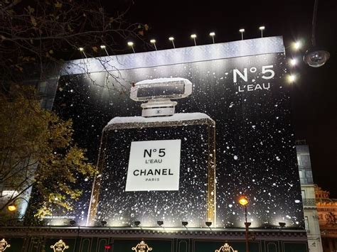 chanel no 5 billboard